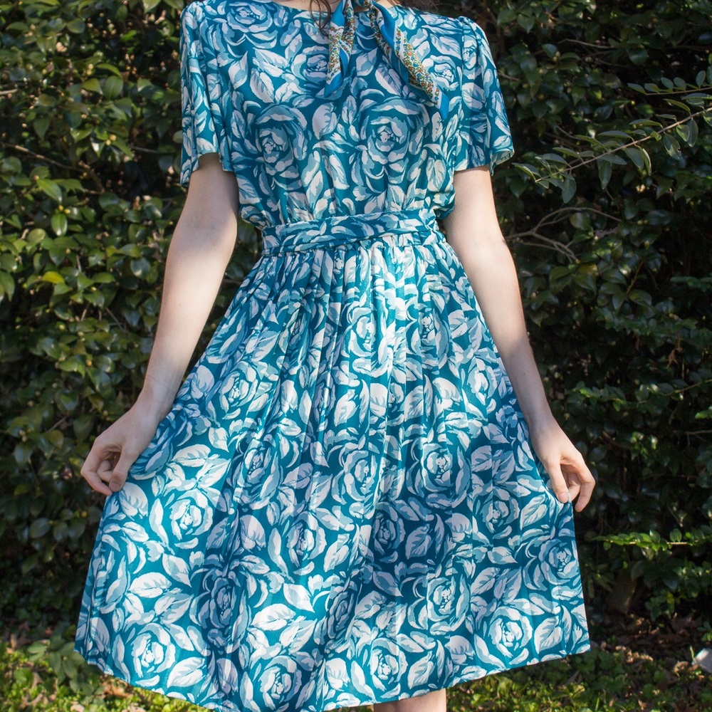 Retro 70s Floral Blue Dress